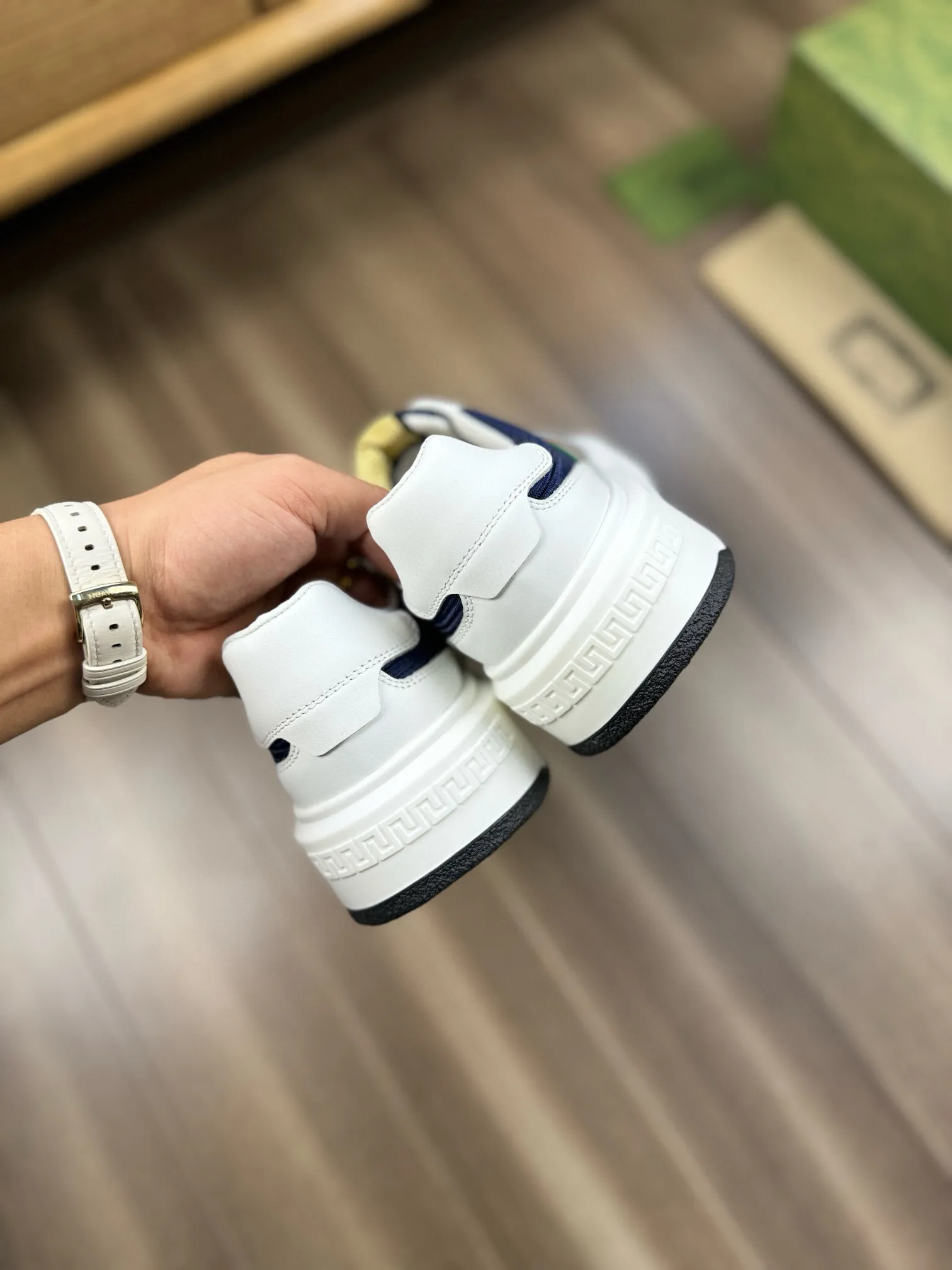 [Gucci] Gucci men's shoes 💰820💰 - High-end quality original order - Upper: 🔝Imported Nappa calfskin·Brand high mercerized cloth·Brand webbing -Inner: water-dyed cowhide, -Outsole: ultra-light T men's shoes💰U foam. Rubber; two-color molded outsole -Ultra-high quality control·Fine workmanship: highlighted (high-end·luxury·grade) -Size: 38-44 (45, can be customized)